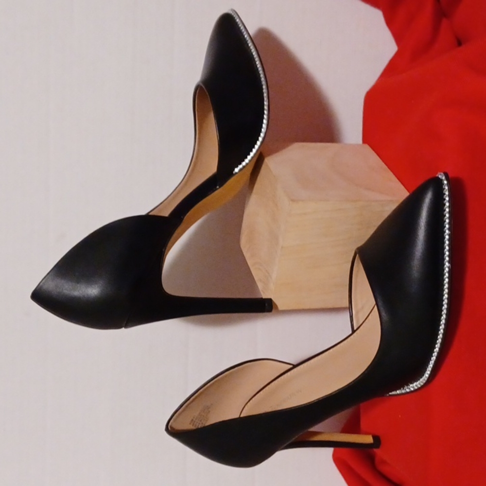 BCBGeneration Women's Harnoy D'Orsay Black Faux Leather  Pump. Size 10.